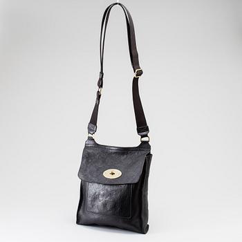 A Mulberry "Anthony Messenger" shoulder bag.