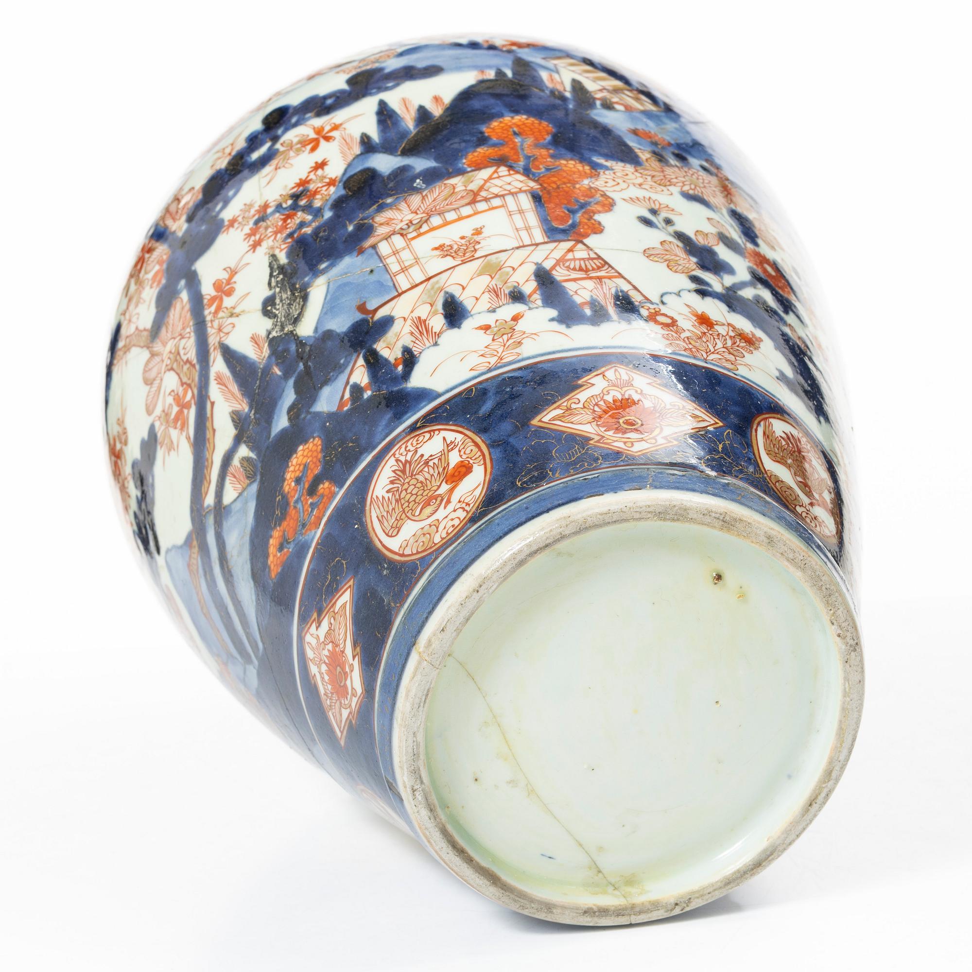An Imari porcelain urn, Japan, 19th century.
