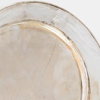 Pekka Piekäinen, bricka, sterlingsilver, för J.A. Tarkiainen, London 1996.