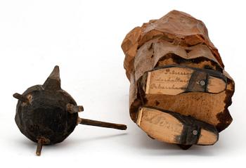 AXEL PETERSSON DÖDERHULTARN, skulpturgrupp, trä, Gumma med kaffekanna, signerad.