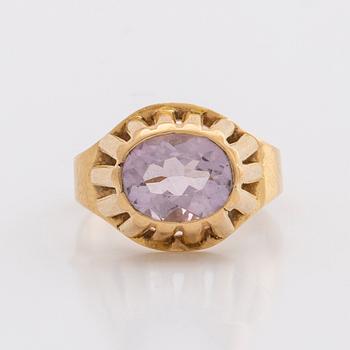 RING 18k gold 1 amethyst approx 9x 7 mm,  total weight 4,0 g. Stigbert Stockholm 1960.