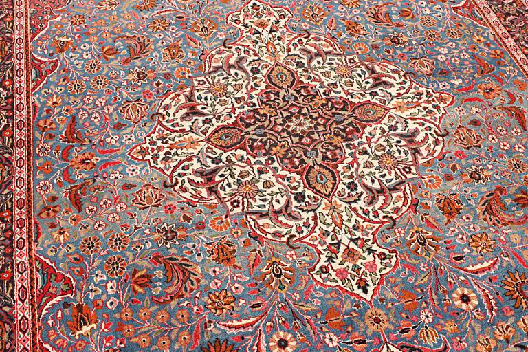A semi-antique Keshan Carpet, a. 275 x 183 cm.