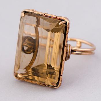 A RING, facetted citrine, 18K gold.