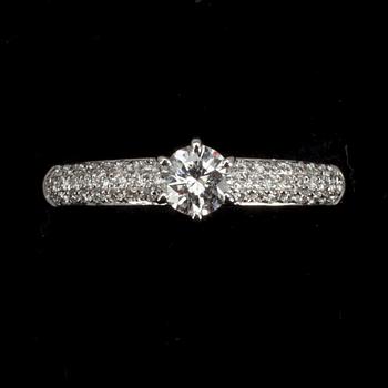 RING, vitguld 18K, diamant tot. 0.61 ct.