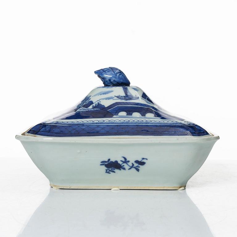 Terrin med lock, porslin Kina 1800-tal.