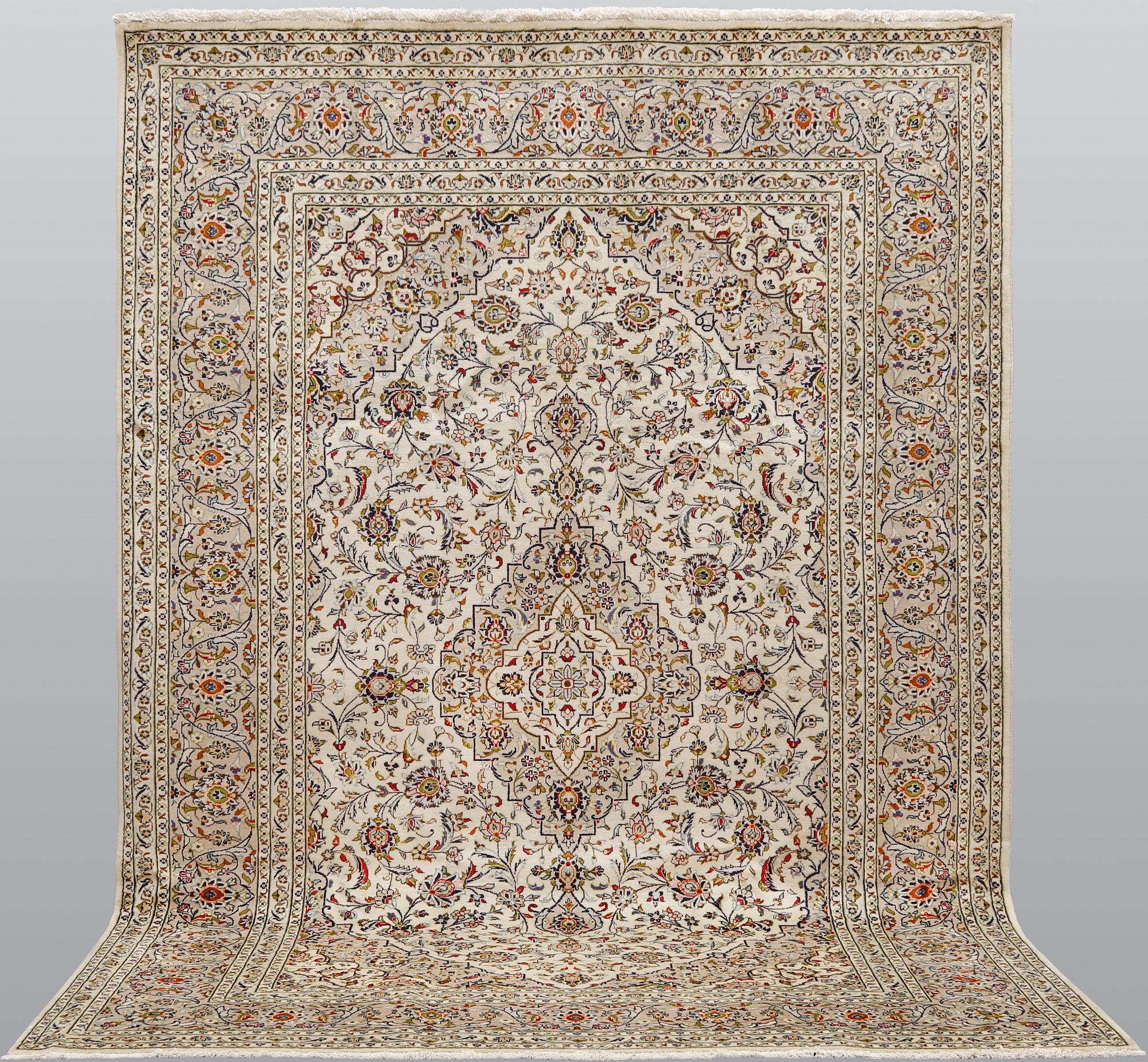 Matta, Keshan, ca 357 x 247 cm.