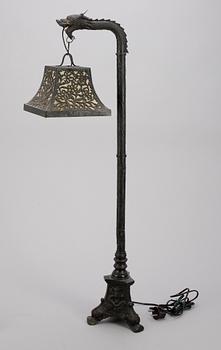 BORDSLAMPA, metall, sekelskiftet 1900.