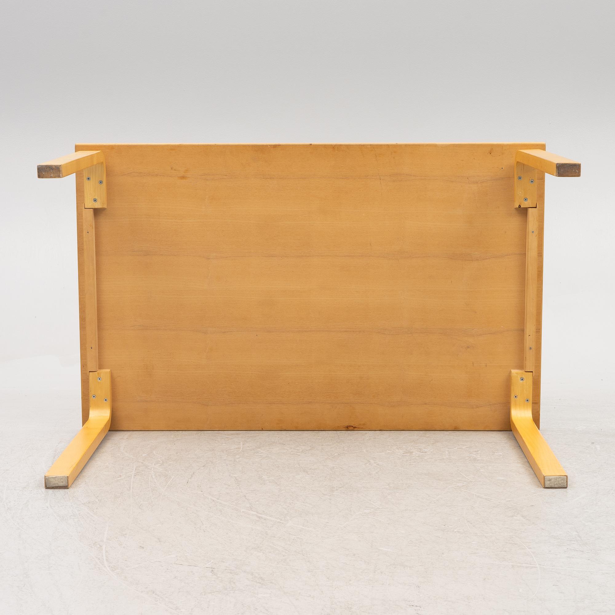 Alvar Aalto, bord, modell 81B, Artek, Finland 1900-talets senare del.