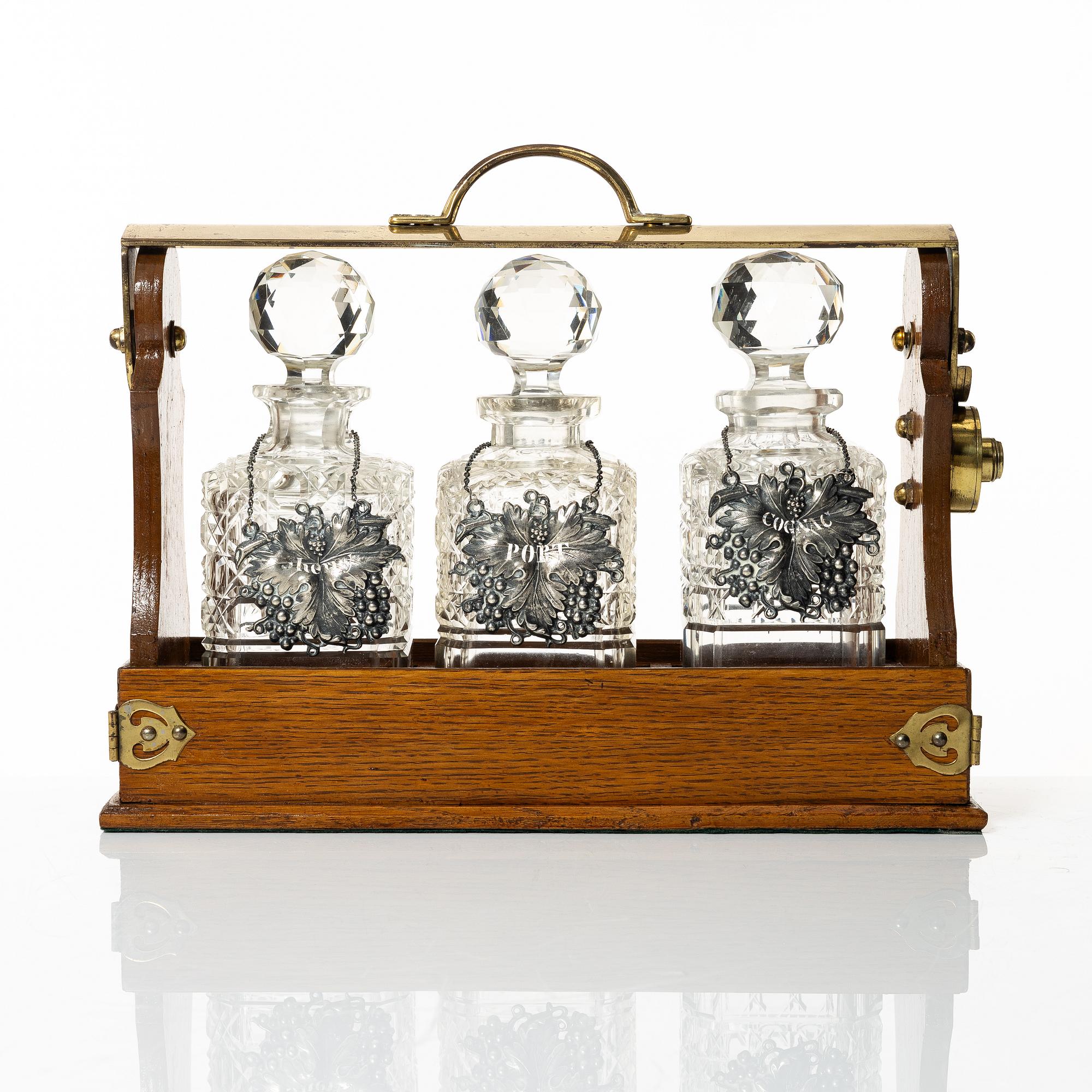 A wooden box with three glass flasks, Birmingham, circa 1900.