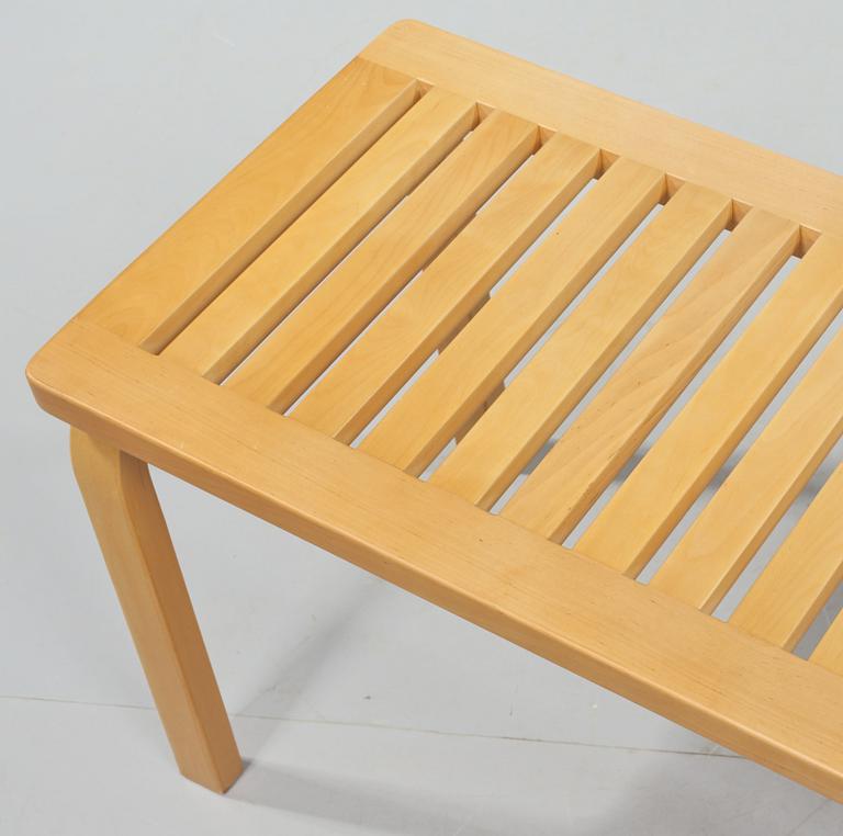 BÄNK, modell 153A, Alvar Aalto, Artek, 1900-talets andra hälft.