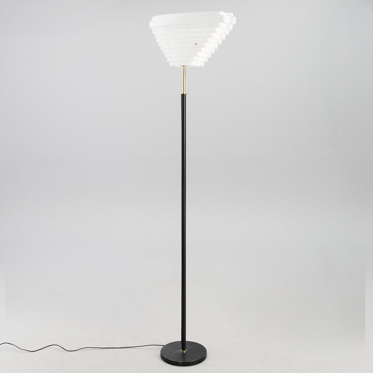 ALVAR AALTO, LATTIAVALAISIN, A 805, "Enkelinsiipi". Valaisinpaja Oy.