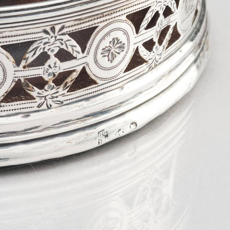 John Robertson & David Darling, coasters, ett par, silver, Newcastle 1795.