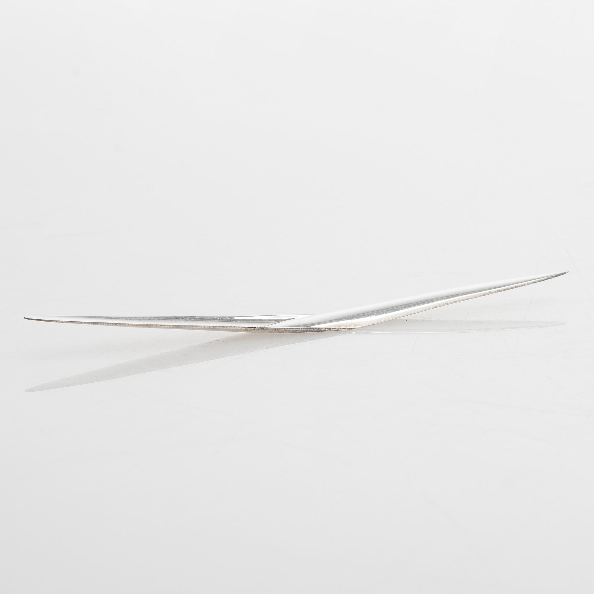 Tapio Wirkkala, A silver dish and letter knife, Kultakeskus Hämeenlinna 1960 and 1964.