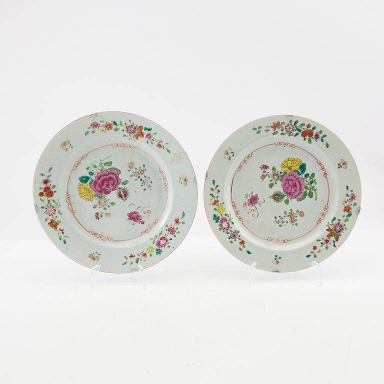 Plates, 1 pair, China, Qianlong period (1736-95), porcelain.
