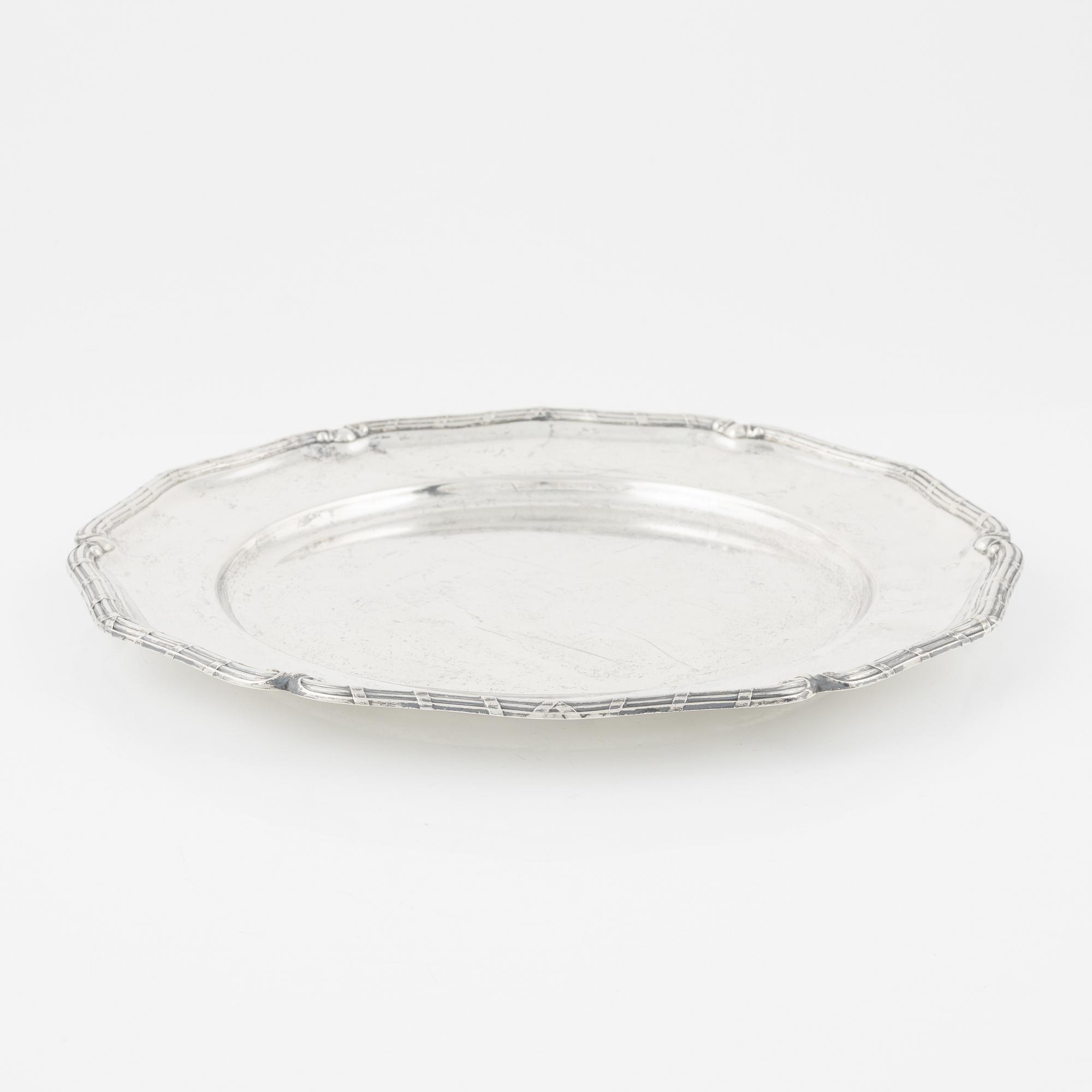 A silver charger by CG Hallberg, Stockholm 1940.