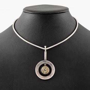 Inga-Britt "Ibe" Dahlquist, collier, silver med fossil, Visby 1966.