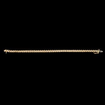 ARMBAND, 14k guld med briljantslipade diamanter, totalt ca 3.43 ct, utländska stämplar. Vikt 15 g.