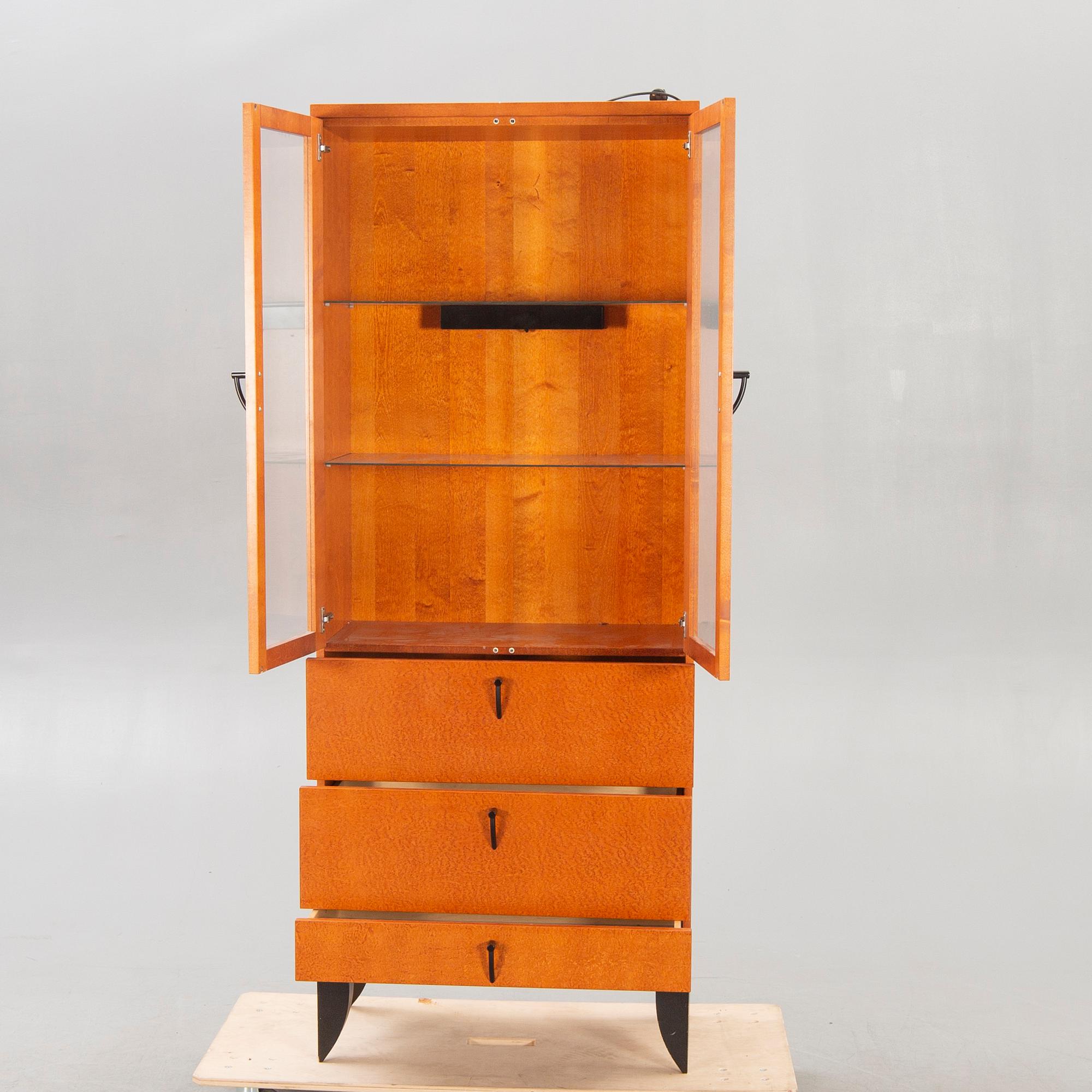 Rose Marie Elling, a Tintomara display cabinet Fröseke Form 1989.