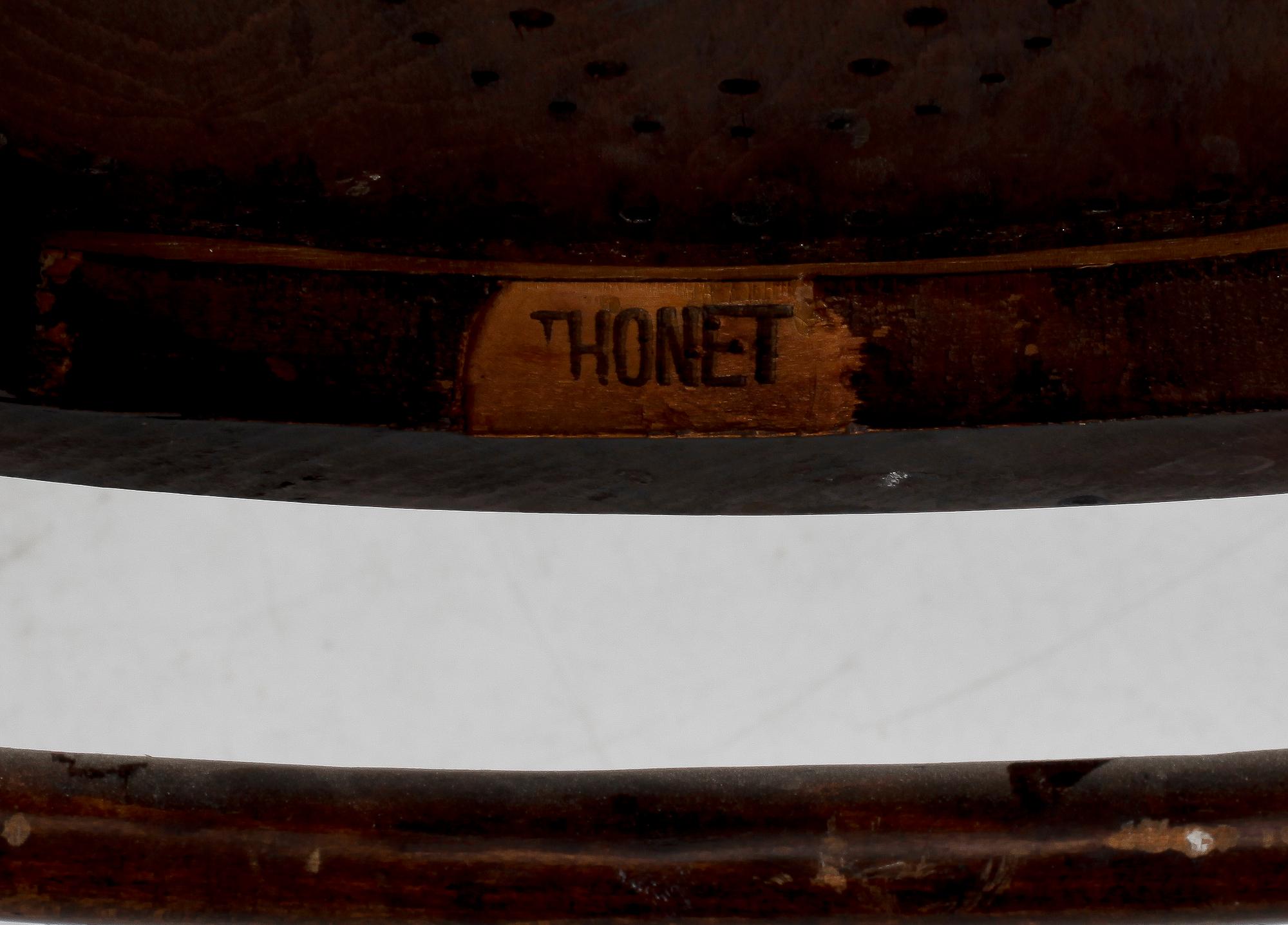 KARMSTOL, märkt THONET. 1900-talets första hälft.