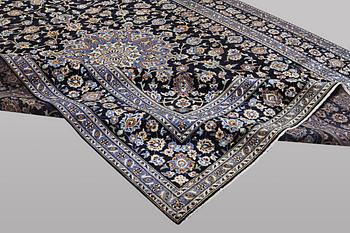 A carpet, Kashan, ca 420 x 296 cm.