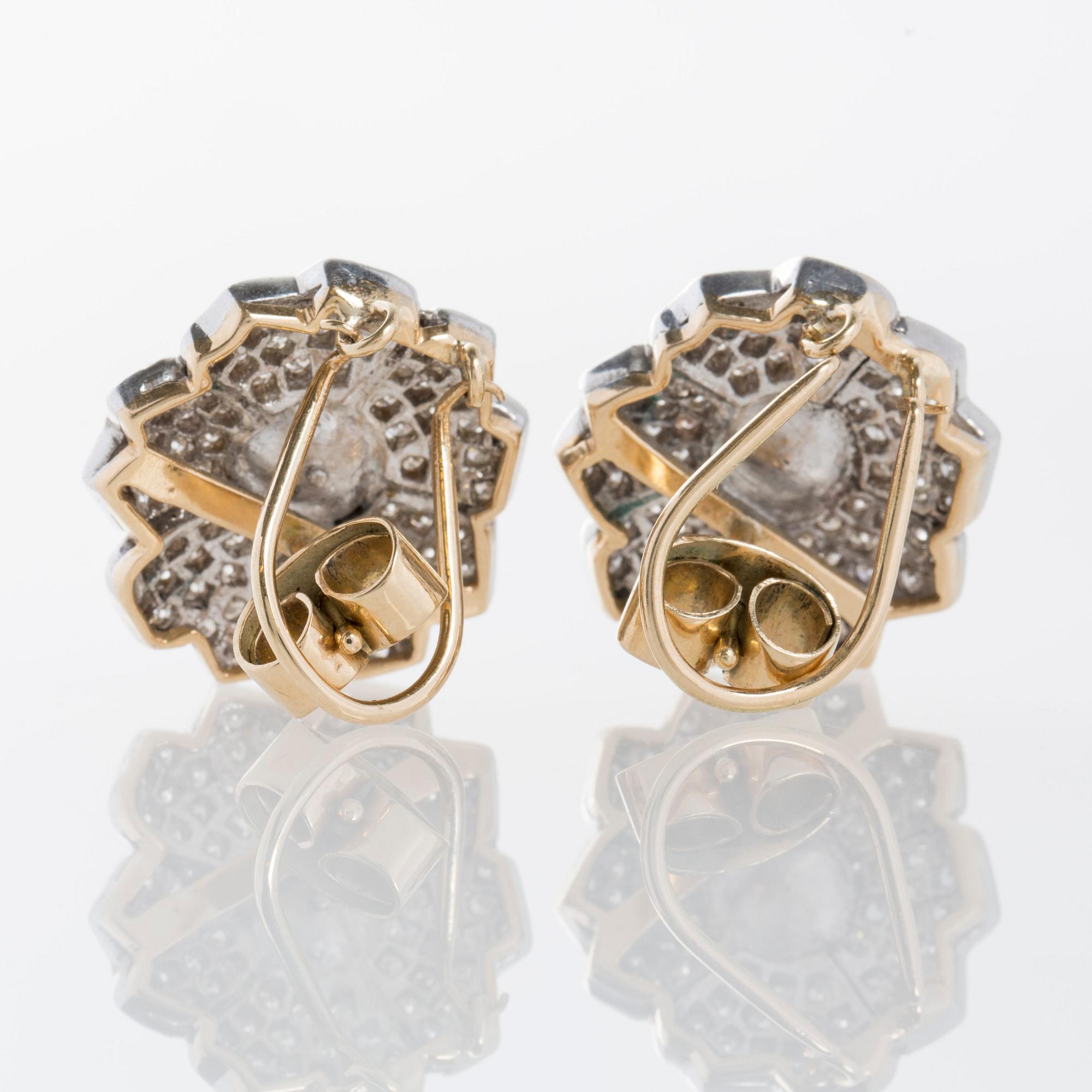 ÖRHÄNGEN, 18K guld samt vitguld med briljantslipade diamanter ca 1.80 ct samt odlade pärlor.