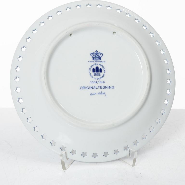 Harald Wiberg, a 26-piece Christmas service, Bing & Grøndahl, Denmark.