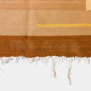 Flat weave carpet. Circa 430 x 323 cm.