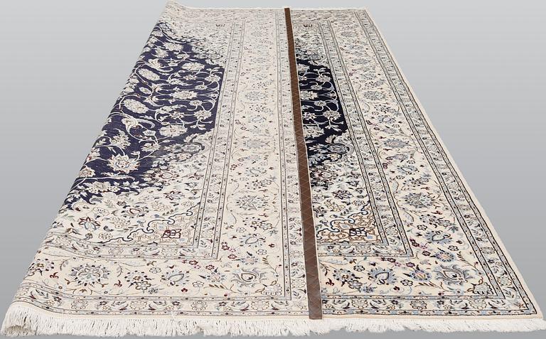 A part silk Nain carpet, so-called 9LAA, approx. 342 x 247 cm.