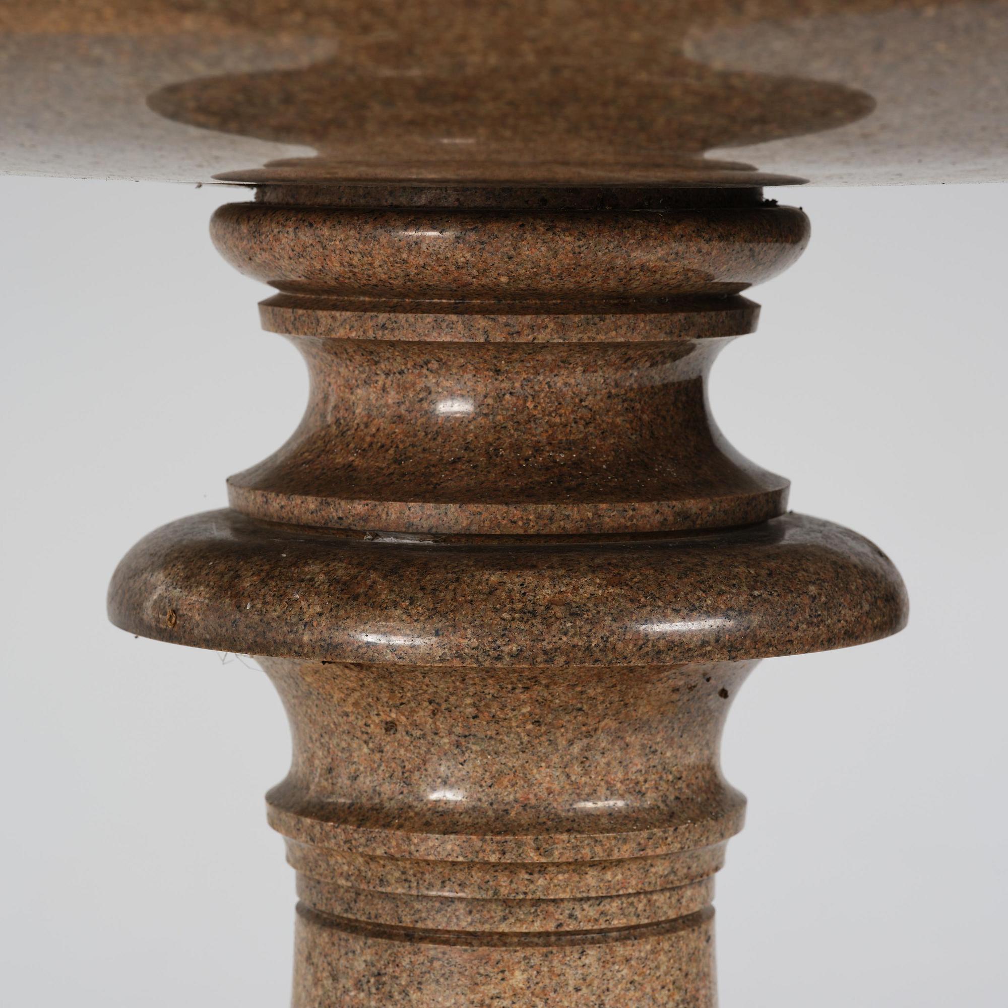 A massive Gardenurn, red Bohus granite, made circa 1905. Empire style.
