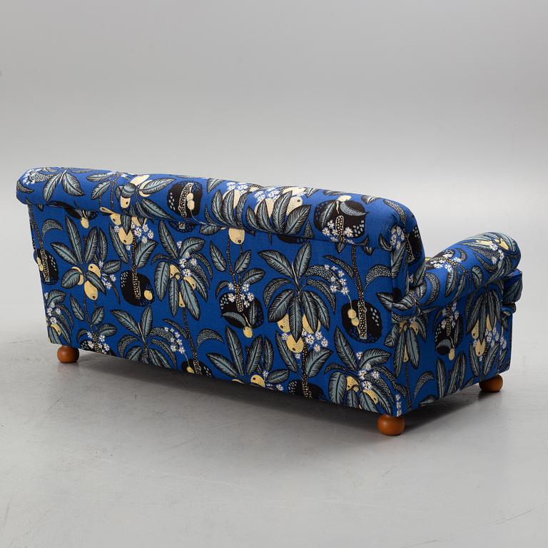 Josef Frank, a model 703 sofa, Firma Svenskt Tenn.