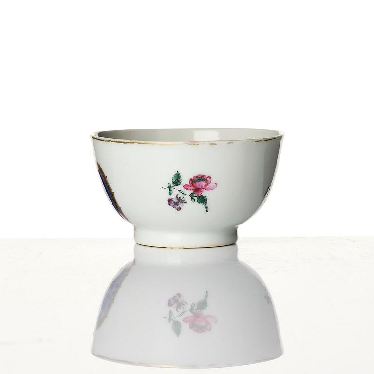 A famille rose armorial cup and stand with the monogram of the Swedish King Gustavus III, Qing dynasty, 18th century.