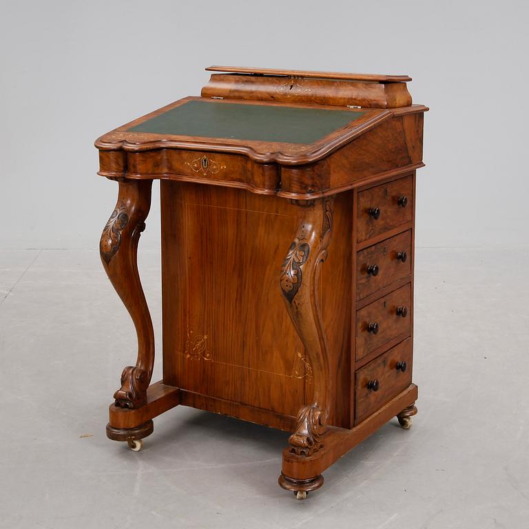 SKRIVPUPLET, s.k. Davenport desk, 1800-talets slut.