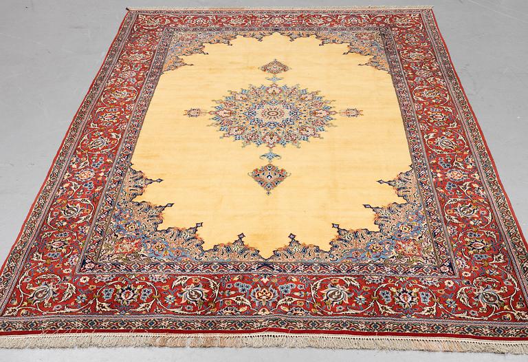 A carpet, Old Esfahan, part silk, ca 311 x 201 cm.