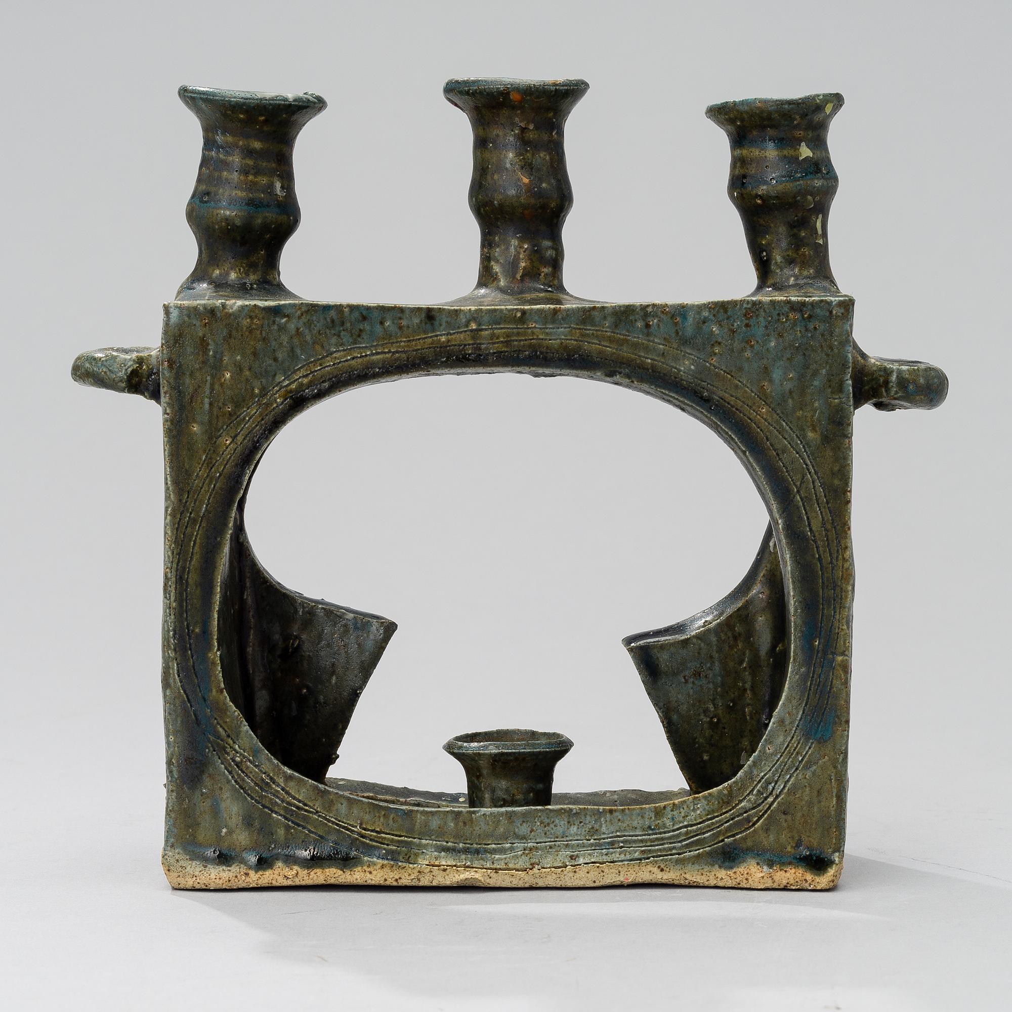 A CERMIC CANDLESTICK BY TUULA AUERMAA, signed. - Bukowskis