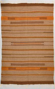 A 1930s Finnish flat weave carpet. Circa 270x175 cm.