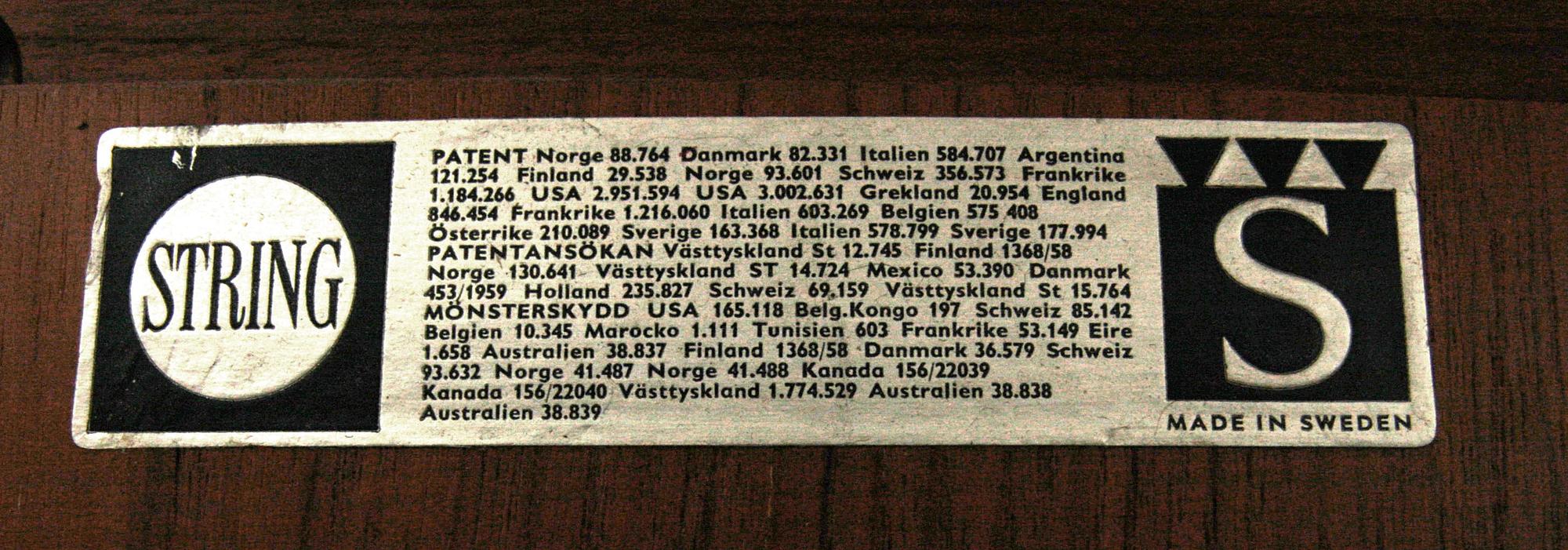 STRINGHYLLA, 27 delar, golvmodell. 1950/60-tal. Formgiven av Nisse Strinning för String Design AB, 1949.