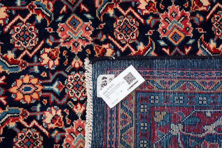 MATTA, Sarouk möjligen, 1900-talets slut. Ca 417 x 313 cm.