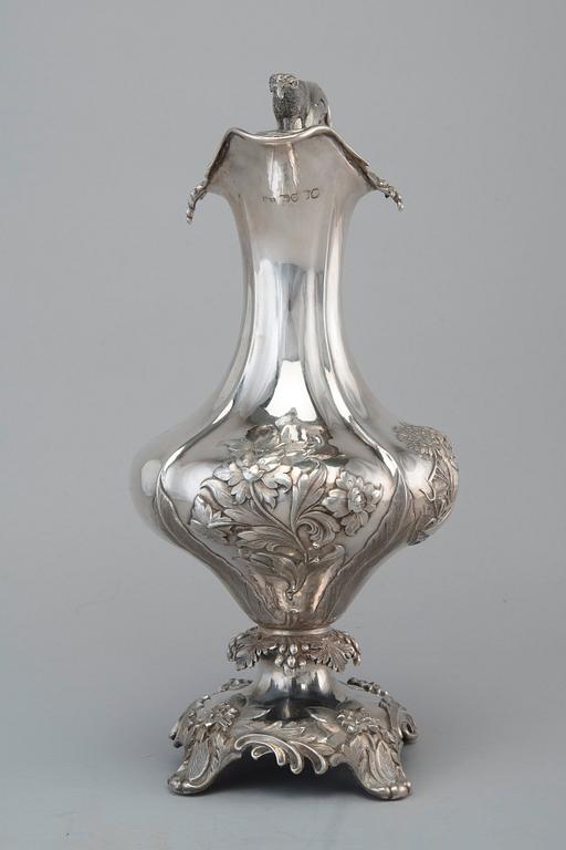 A WINE PITCHER, sterling silver. J.E. Terry London 1840. Height 31 cm, weight 1093 g.
