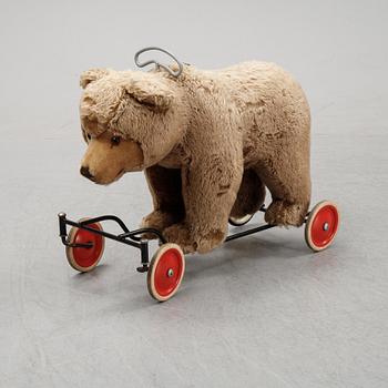 A toy bear from Steiff, first half of the 20th century.