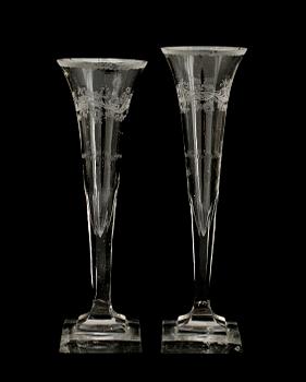 CHAMPAGNEFLÖJTAR, 2 st, snarlika, glas, 1800-tal.