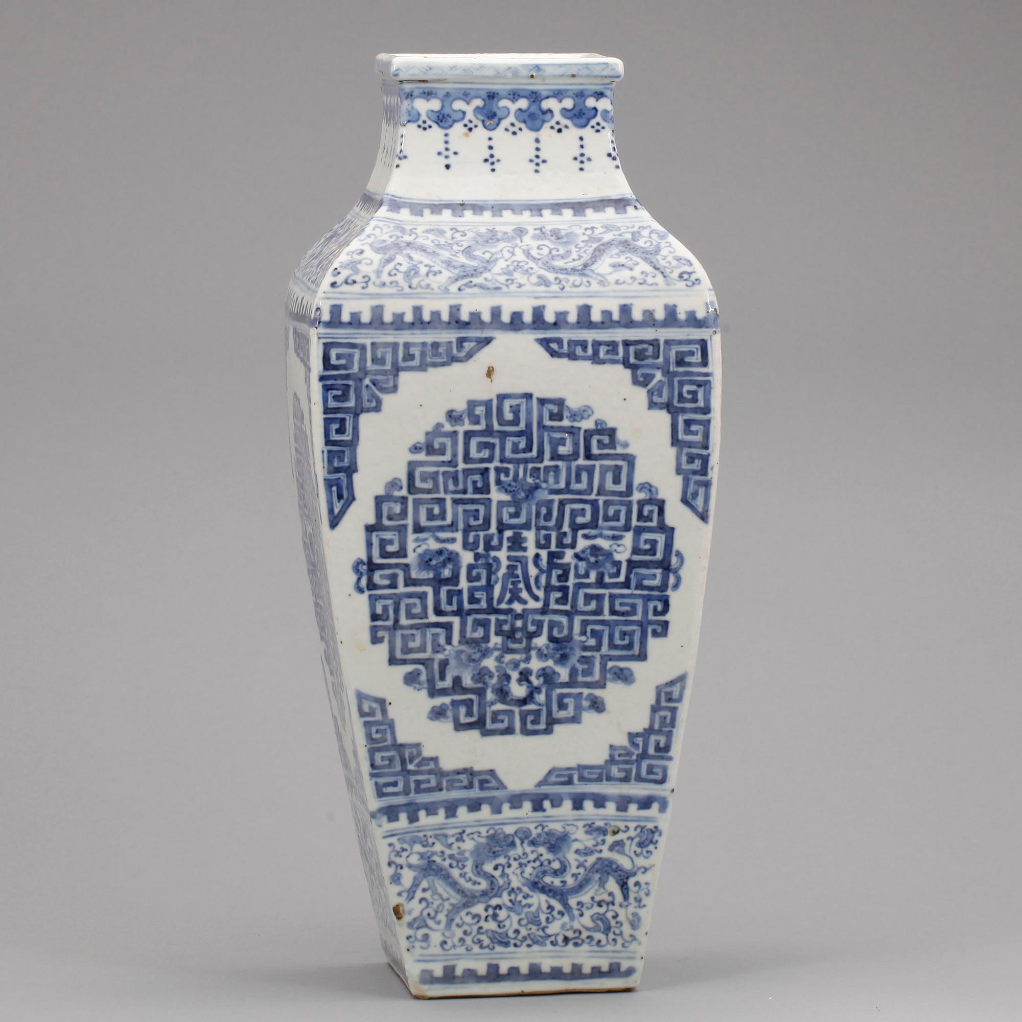 VAS, porslin, Kina, 1800/1900-tal.