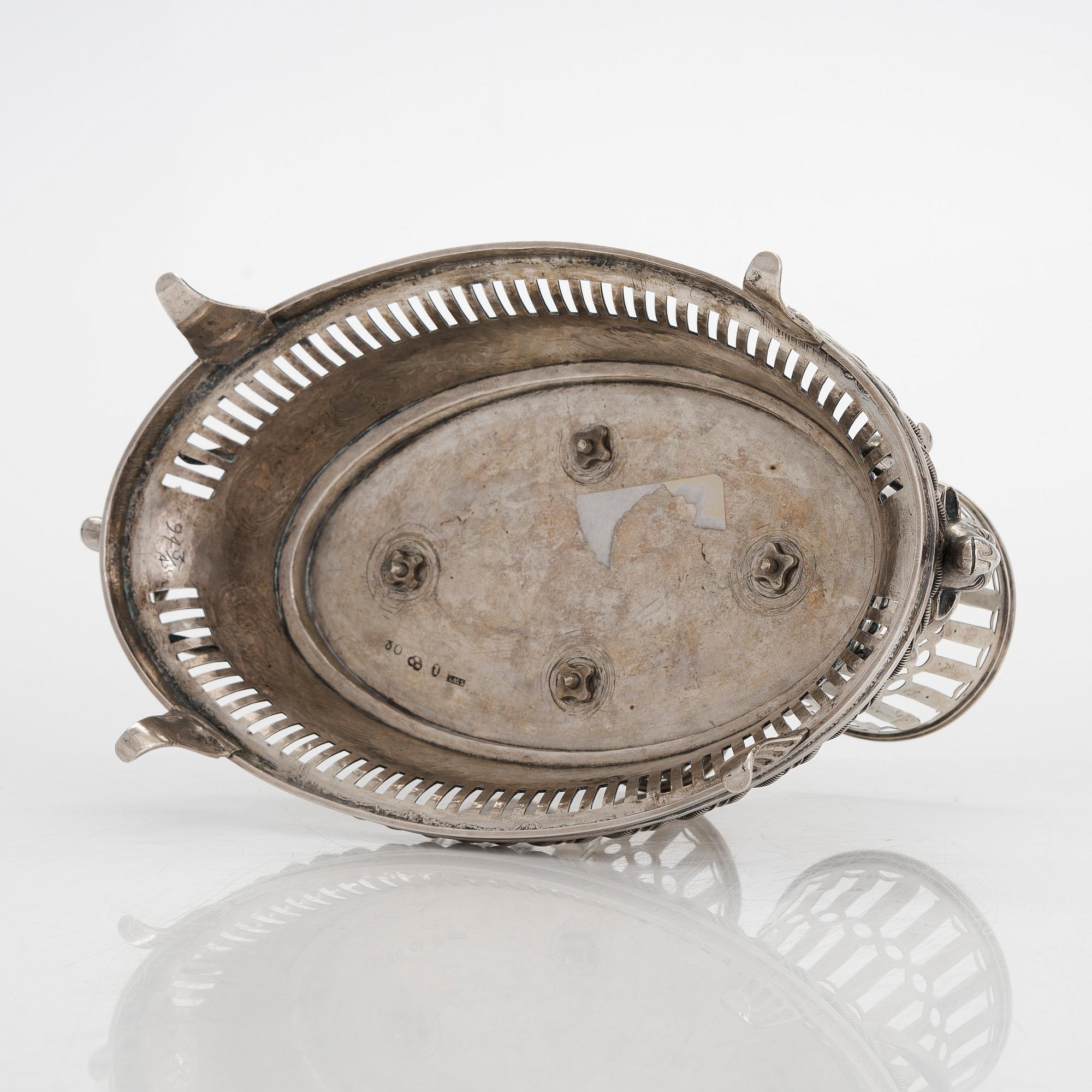 Stefan Westerstråhle, bordssurtout, silver, Stockholm 1796.