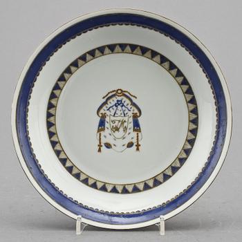 TALLRIKAR, 14 st, samt FAT, porslin, 1900-tal.