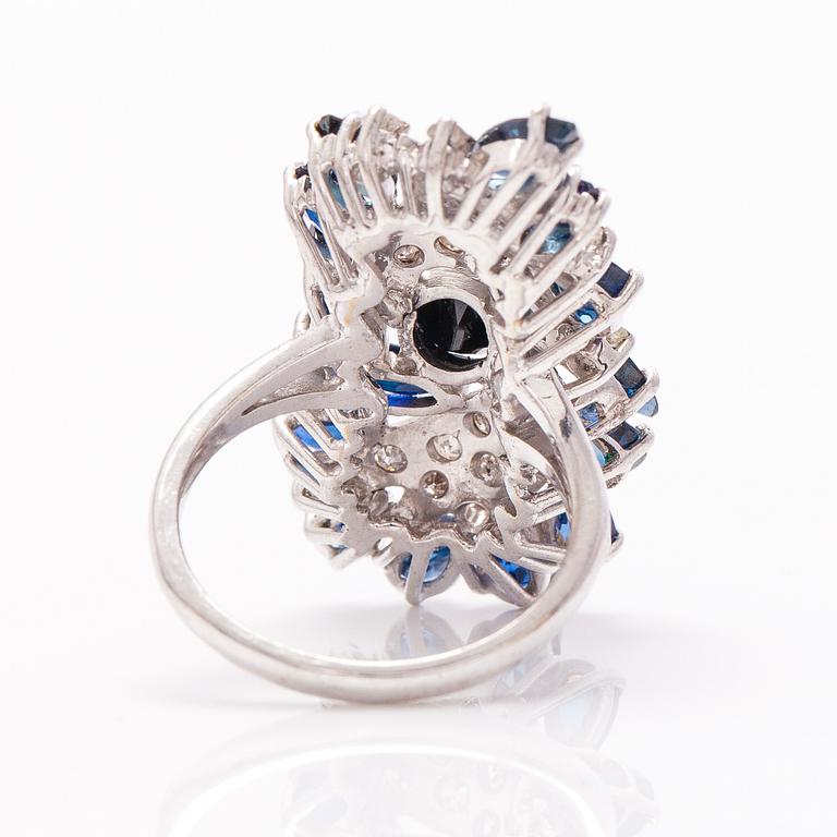 A 12K white gold ring with diamonds ca. 0.30 ct in total and sapphires. 1970's.