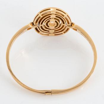 A Bulgari "Astrale" bracelet in 18K gold.