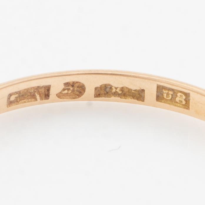 Ring, 18K guld med fem gammalsipade diamanter.