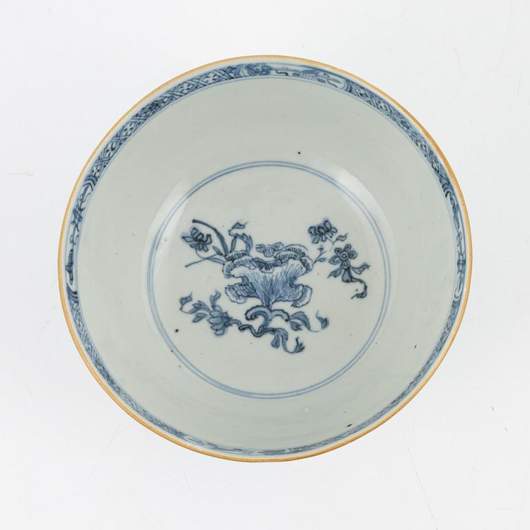 Stekfat och skål, kompaniporslin, Kina, Qingdynastin, Qianlong (1736-95).