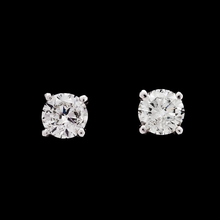 A pair of brilliant cut diamond earstuds, tot. 1.38 cts.