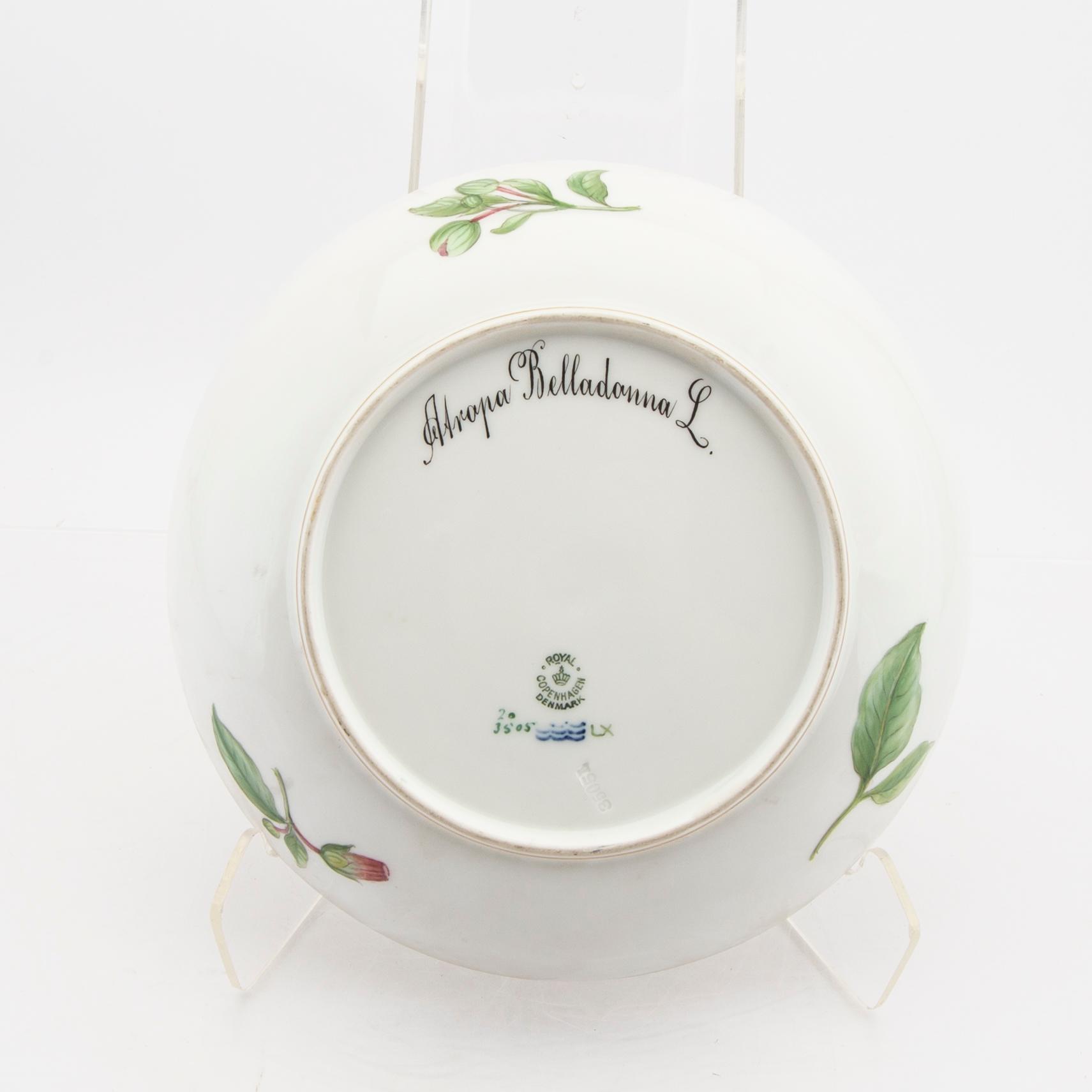 Skålfat "Flora Danica" Royal Copenhagen  porslin  1937.