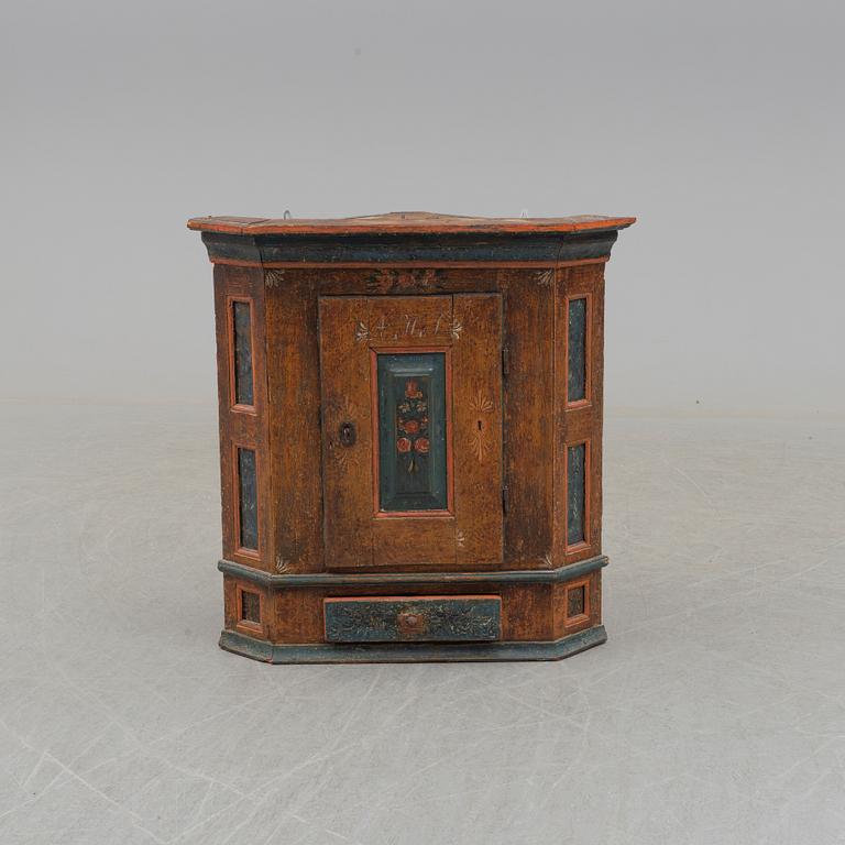 HÄNGSKÅP, allmoge 1700/1800-tal.